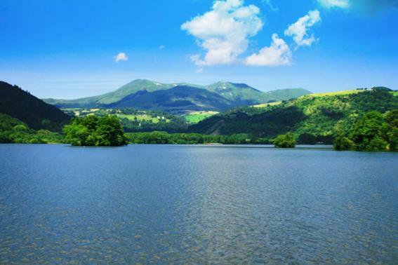 Hotel Domaine Du Lac Chambon Мюроль Экстерьер фото