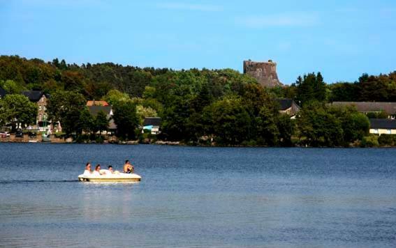 Hotel Domaine Du Lac Chambon Мюроль Экстерьер фото