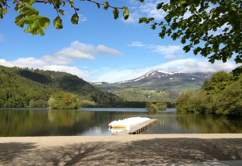 Hotel Domaine Du Lac Chambon Мюроль Экстерьер фото